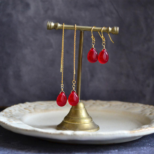 ✧鮮やかなレッドクォーツァイト一粒ピアス ピアス（フック・チェーン