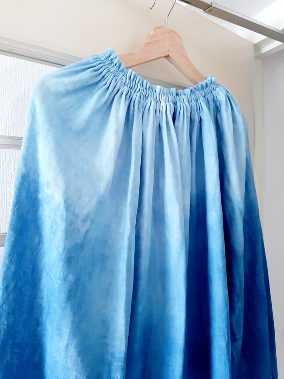 藍染めグラデーションギャザーロングスカート 3枚目の画像