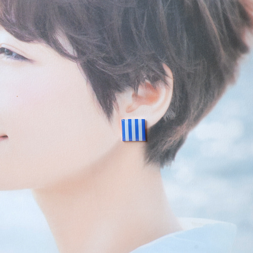 ストライプピアス／イヤリング（白と青） シンプル ゆれない  