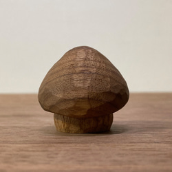 キノコの置物 木彫り 台付き【素材：ブラックウォルナット/ブラックチェリー】（No.S1004） 8枚目の画像