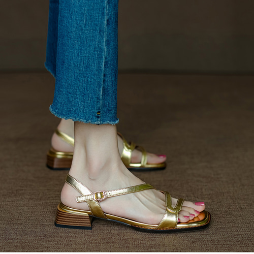 【ALDO】本革レザー★上品★美脚・脚長効果★ストラップサンダル ALDO】本革レザー☆上品☆美脚・脚長効果☆ストラップサンダル