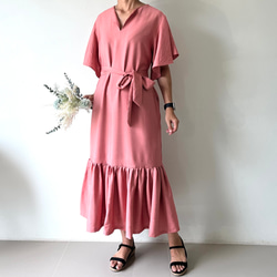 フレアスリーブ フェミニンなワンピース サーモンピンク ワンピース