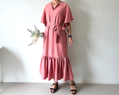 サーモンピンク❤️ティアードワンピース❤️ハンドメイド♡ドールチャーム 752eb19730634c79a4b51073174855