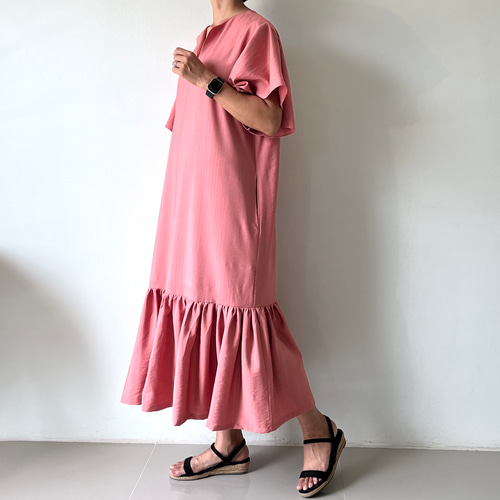 フレアスリーブ フェミニンなワンピース サーモンピンク 洋裝