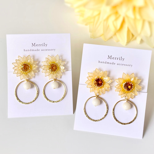 ひまわりの花と白サンゴのゆらゆらフープイヤリング／ピアス