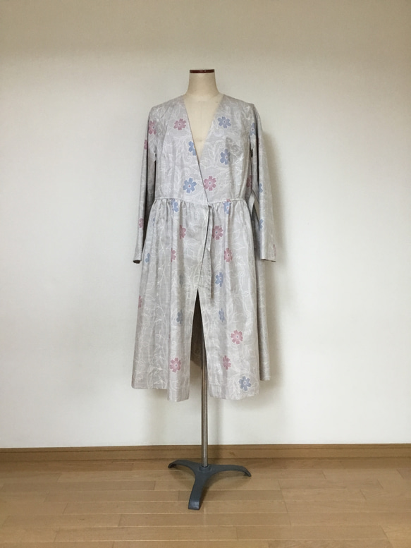 白大島紬からカシュクールワンピース　　　着物リメイク 8枚目の画像