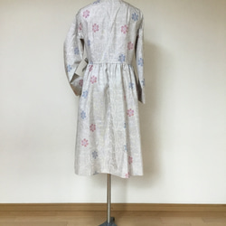 白大島紬からカシュクールワンピース　　　着物リメイク 6枚目の画像