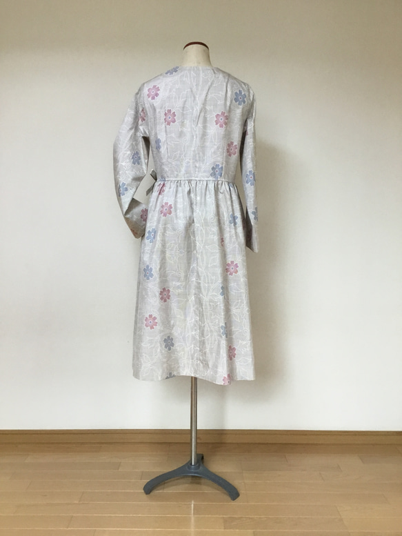 白大島紬からカシュクールワンピース　　　着物リメイク 6枚目の画像