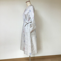 白大島紬からカシュクールワンピース　　　着物リメイク 4枚目の画像