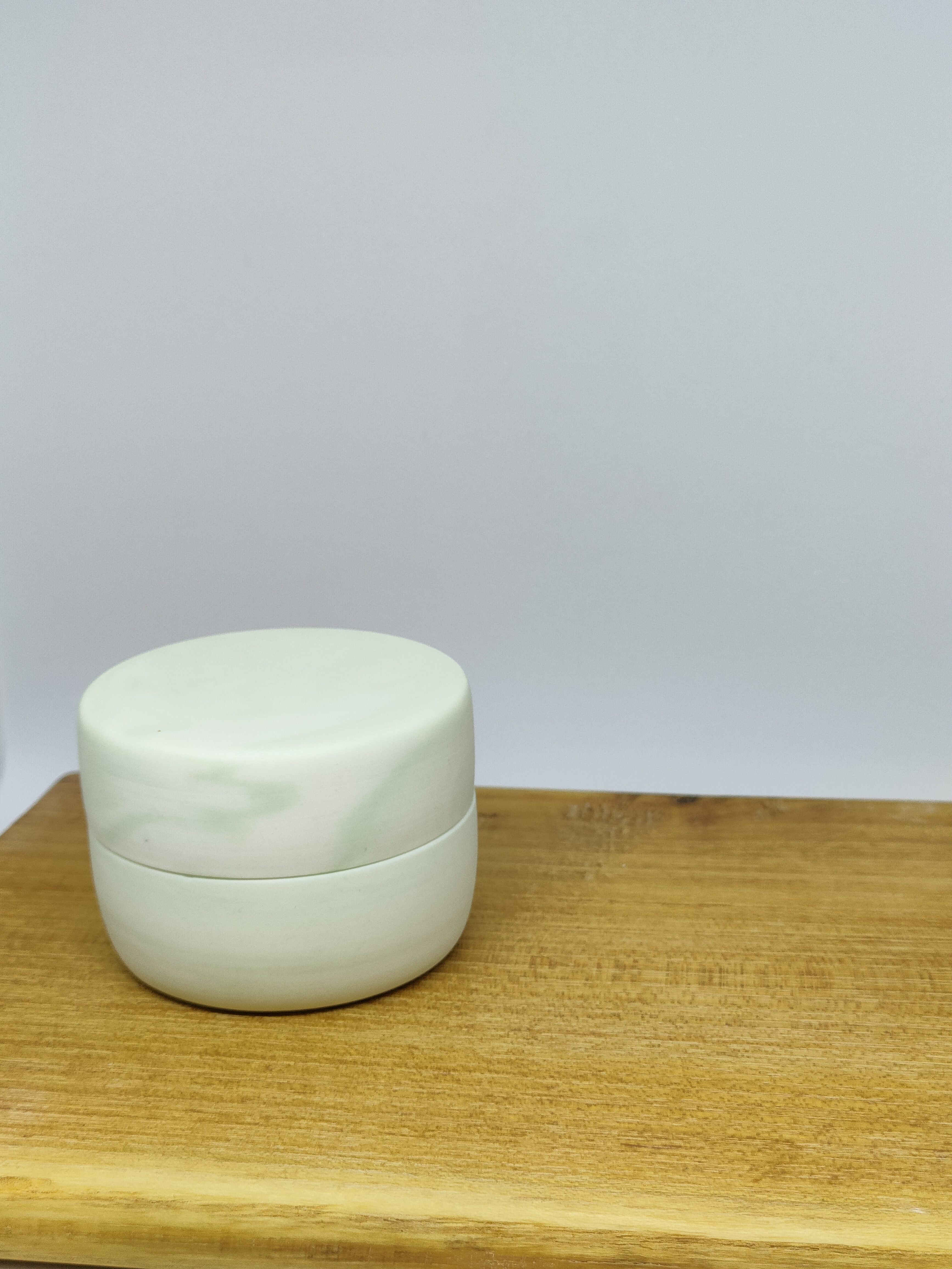 マーブル香合（白・若草）焼締め磁器　茶道具　茶道　よよ