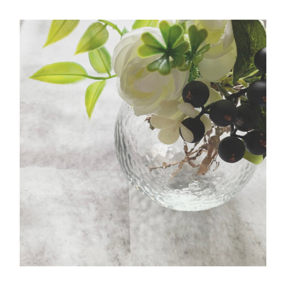 涼しブーケ　アーティフィシャルフラワー 　造花　ラナンキュラスと黒い実　結婚式　ウエルカムボード　 4枚目の画像