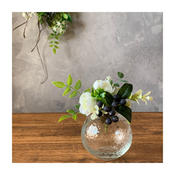 涼しブーケ　アーティフィシャルフラワー 　造花　ラナンキュラスと黒い実　結婚式　ウエルカムボード　 1枚目の画像