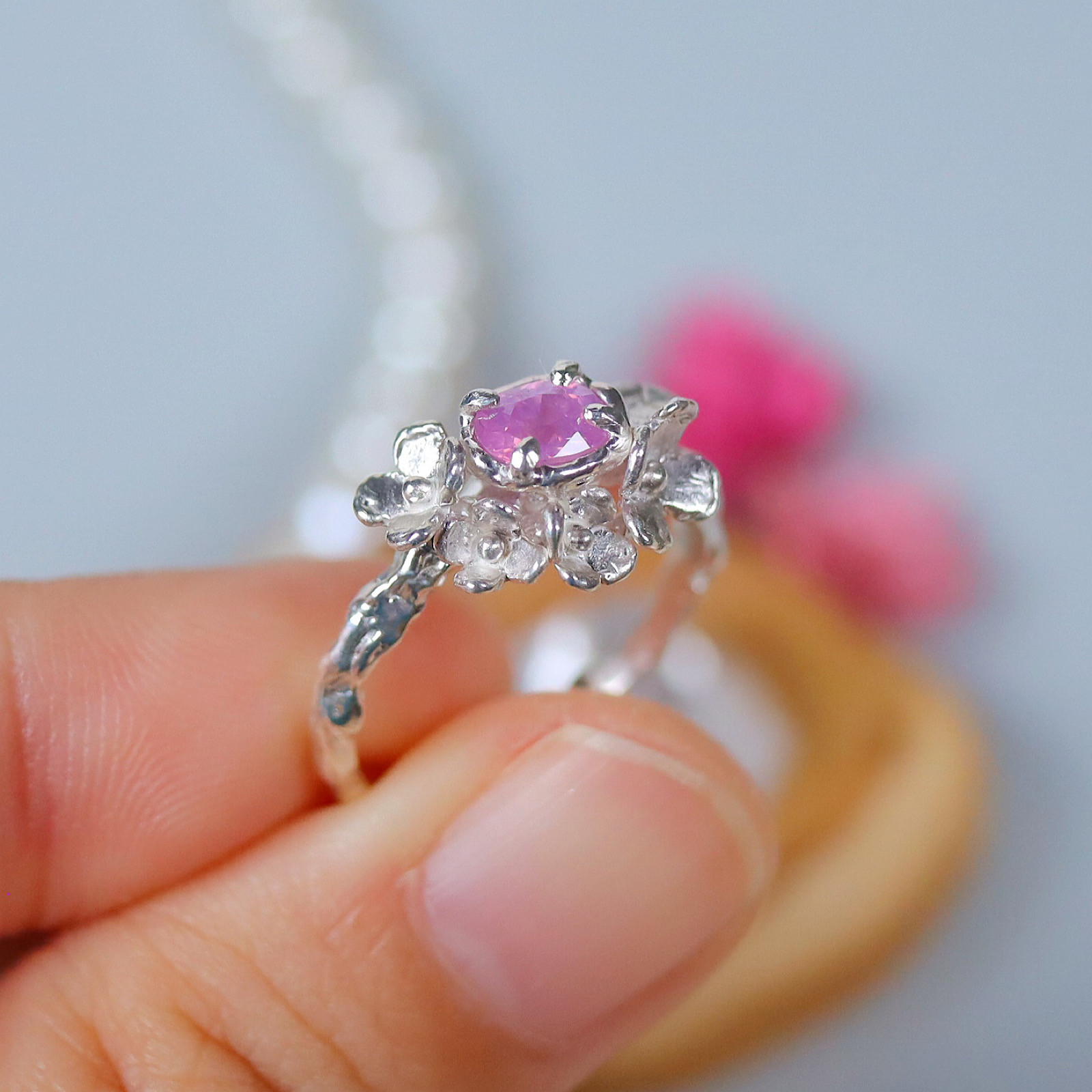 あなたにお花畑を贈ります】シルキーピンクサファイアのシルバー925