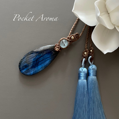 最安 『嬌 』大きなラブラドライトのマクラメタッセルペンダント