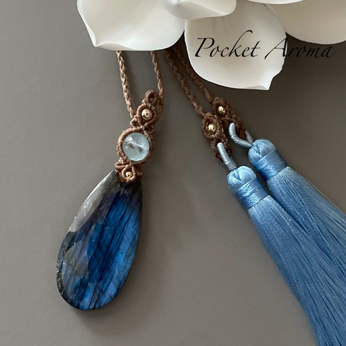 新色登場 『嬌 嬌 』大きなラブラドライトのマクラメタッセル