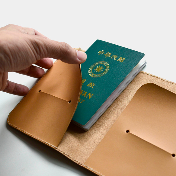 【日本語翻訳入山証明書】オリジナルカラーの牛革パスポートカバー レザーパスポートホルダーは海外旅行の必需品 8枚目の画像