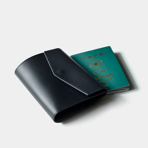 【入山のお土産】黒革パスポートホルダー 海外旅行の必需品、革パスポートホルダー 4枚目の画像
