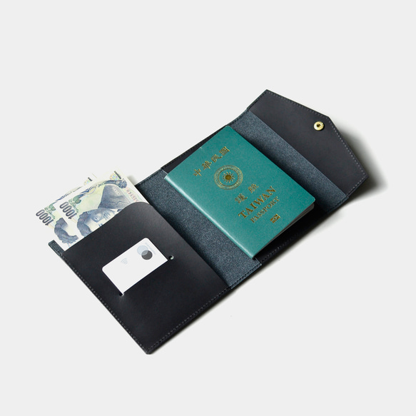 【入山のお土産】黒革パスポートホルダー 海外旅行の必需品、革パスポートホルダー 2枚目の画像