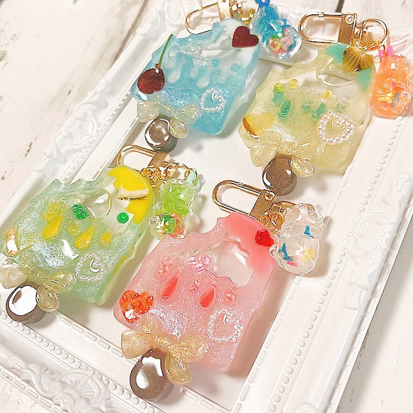 キラキラアイスキャンディシェイカー◇キーホルダー チャーム レジン