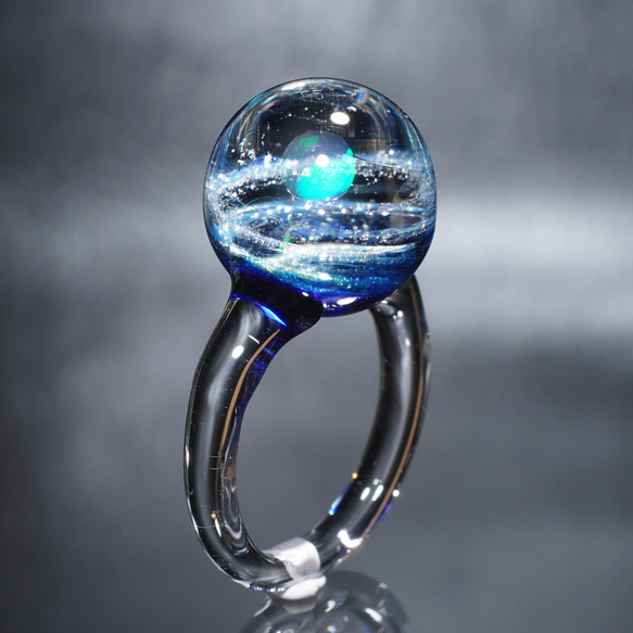 ガラスの小宇宙　オパール リング　【Yasuda Glass】 2枚目の画像