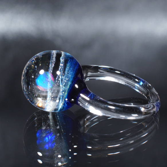 玻璃宇宙蛋白石戒指 [安田硝子] 第5張的照片