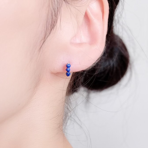 14kgf〉小さなラピスラズリの3粒ピアス・イヤリング◇12月の誕生石