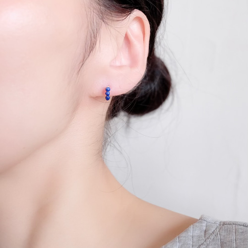 14kgf〉小さなラピスラズリの3粒ピアス・イヤリング◇12月の誕生石