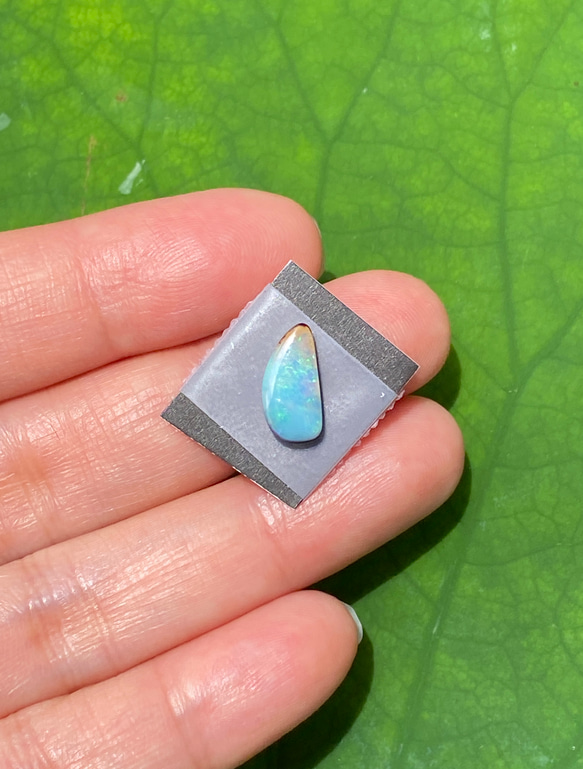 せせらぎのキラメキ♡ナチュラルボルダーオパール ルース 03 天然石 天然色 4枚目の画像