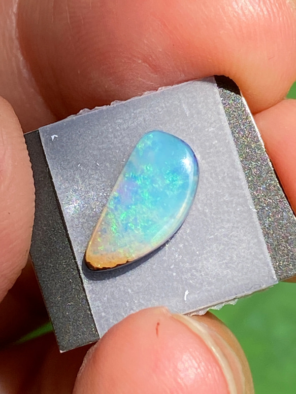 せせらぎのキラメキ♡ナチュラルボルダーオパール ルース 03 天然石 天然色 18枚目の画像