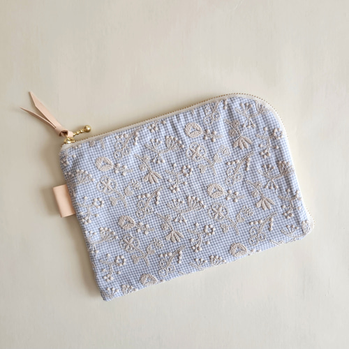 お花刺繍のL字ファスナーポーチ/通帳ケース/母子手帳ケース お花刺繍のL字ファスナーポーチ/通帳ケース/母子手帳ケース
