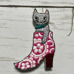 手刺繍オリジナルブローチ＊ブーツ猫 1枚目の画像
