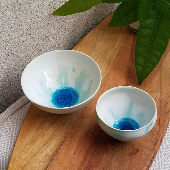 ★お茶碗と湯呑みセット★美濃磁器 【海の椀・白波】かき氷ボウルとトッピング小鉢としても良し♪ 1枚目の画像