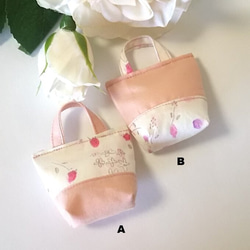 ミニミニバッグ型キーチャーム・ピンクの花柄・AorB　＃n154 1枚目の画像