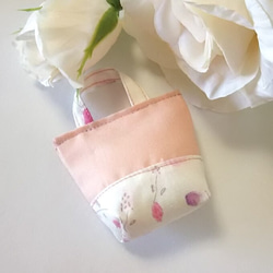 ミニミニバッグ型キーチャーム・ピンクの花柄・AorB　＃n154 9枚目の画像