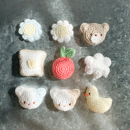 あみぐるみのマグネットセット［ネコ・お花・りんご