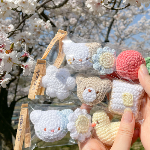 MIHO【あみぐるみ】お花3点セット あみぐるみのマグネットセット[アオブチのネコちゃん・白いお花