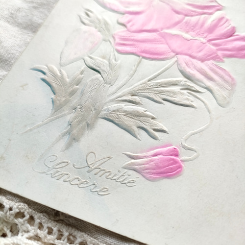 エンボス加工のアンティークポストカード：ピンク その他素材 水星手芸