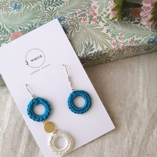 かぎ針編みの輪っかなアシンメトリーピアス ピアス（フック・チェーン