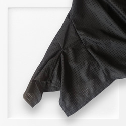 裾が揺れて大人っぽい涼しく重ね着できるシースルーのフィッシュテールノースリーブタンクトップ黒 16枚目の画像