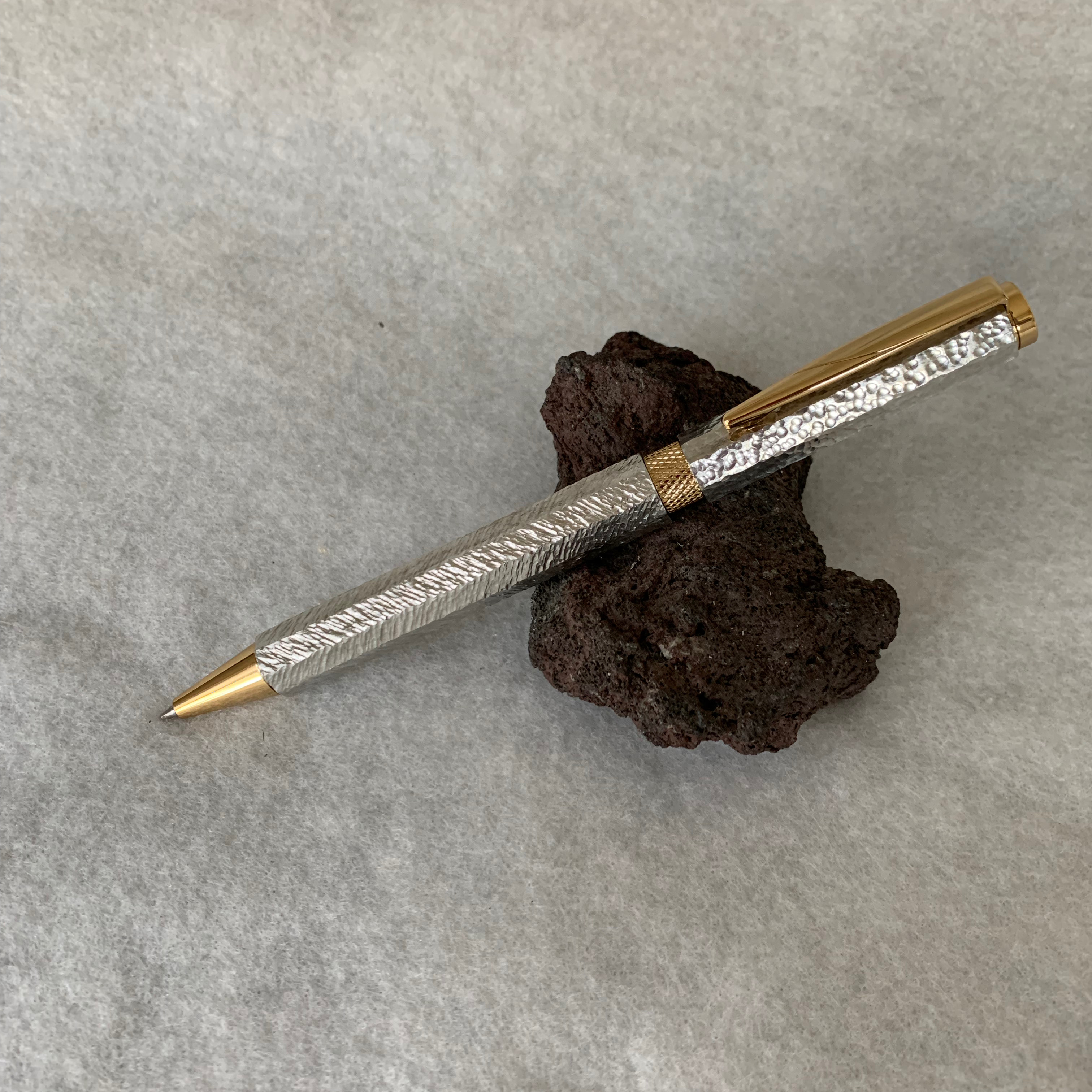 錫製　回転式ボールペン　uni-ball Signo替芯