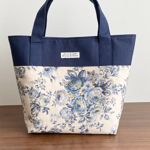 仕切りポシェット✫モカ/淡いブルーのお花柄 残りわずか【受注製作