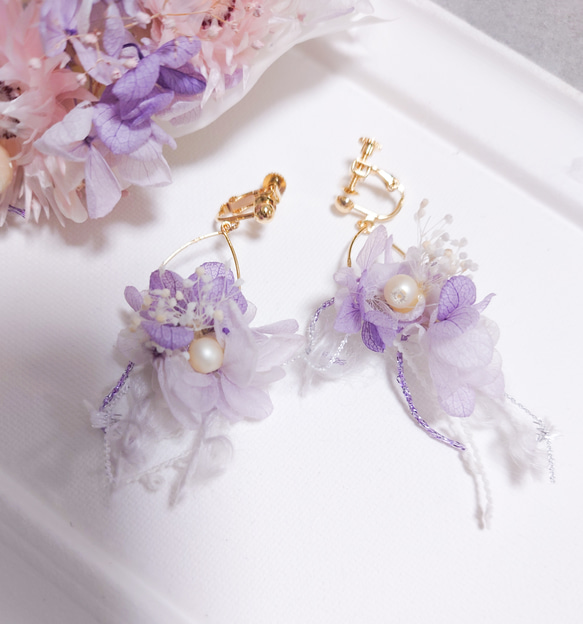 夏のしずく パープル 本物のお花のアクセサリー ピアス（フープ） にじ