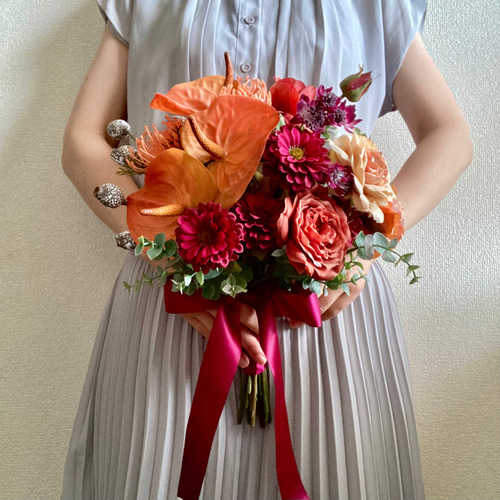 テラコッタ系 クラッチブーケ ブートニア付き テラコッタのダリア秋クラッチブーケ＊ブートニア | iichi 日々