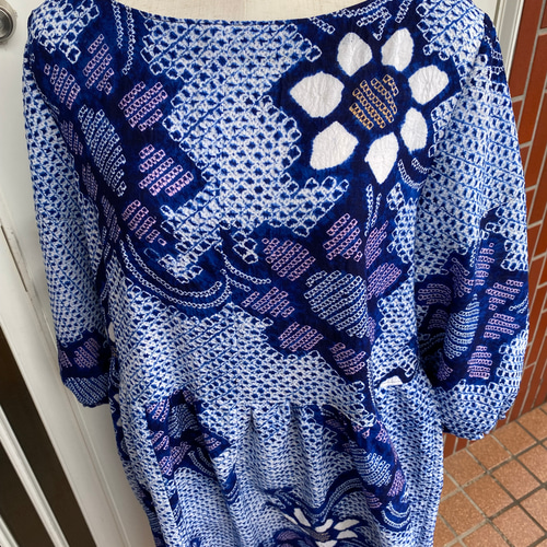 有松鳴海絞りワンピース 売り切れ在庫なし有松絞り・鳴海絞り 可愛い花模様 紺色 風が