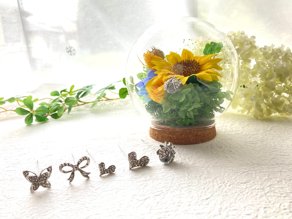 プリザーブドフラワー向日葵とプルメリアに幸せの四葉のクローバー ガラスドームアレンジ 結婚祝 敬老の日母の日ギフト 人気・おすすめ｜使いやすい・旅行におすすめ 品質保証 全国発送 正規品・日本国内発送・安心保証付き