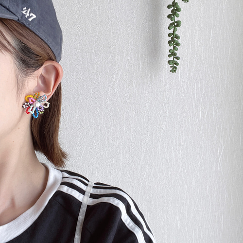 ♡ハンドメイド♡ビジューピアスイヤリング№33 ホワイトビジューイヤリング(ピアス) | iichi 日々の暮らしを心地よく