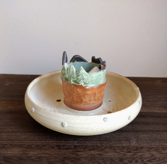 植木鉢陶器　多肉植物の魅力植木鉢　ドーナツ型 「クリーム色　丘の上の街」 6枚目の画像