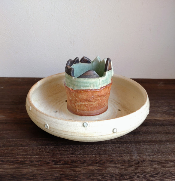 植木鉢陶器　多肉植物の魅力植木鉢　ドーナツ型 「クリーム色　丘の上の街」 8枚目の画像