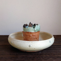 植木鉢陶器　多肉植物の魅力植木鉢　ドーナツ型 「クリーム色　丘の上の街」 5枚目の画像