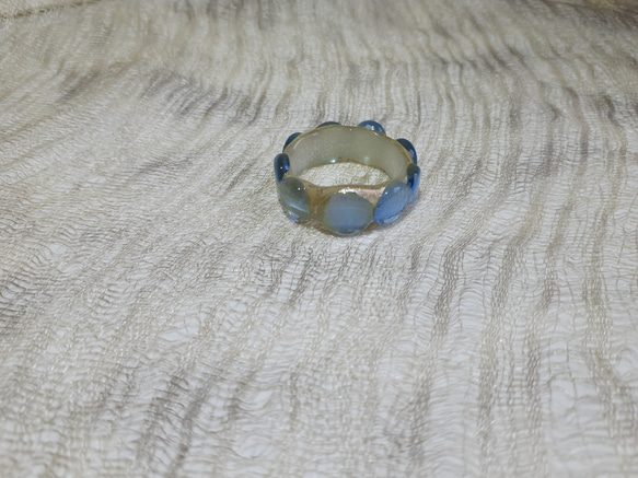 銀箔をはさんだブルーガラスのリング 5枚目の画像